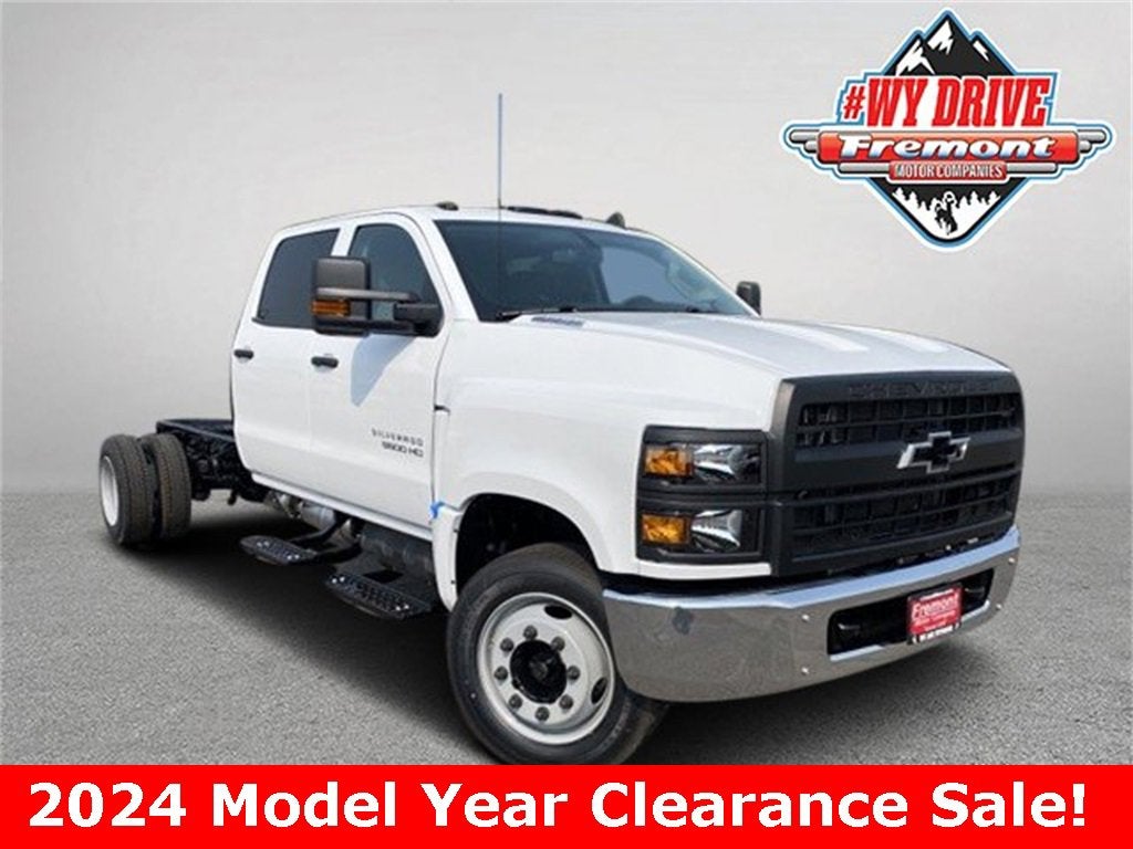 2024 Chevrolet Silverado 4500 Medium Duty Chassis Cab Work Truck's photo
