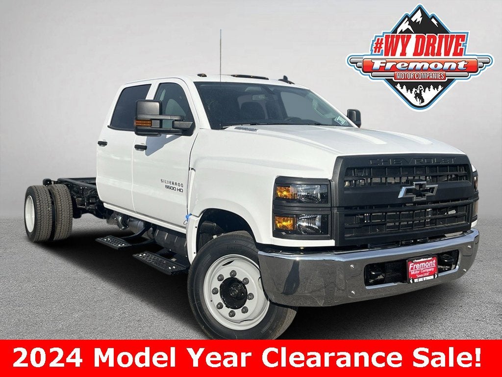 2024 Chevrolet Silverado 4500 Medium Duty Chassis Cab Work Truck's photo