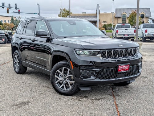 2027 Jeep Grand Cherokee LAREDO X 4X4