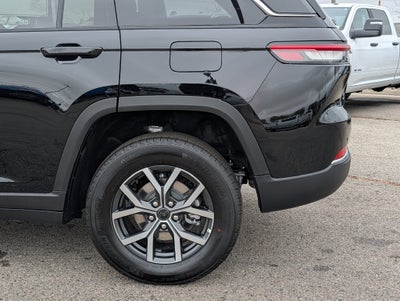 2027 Jeep Grand Cherokee LAREDO X 4X4