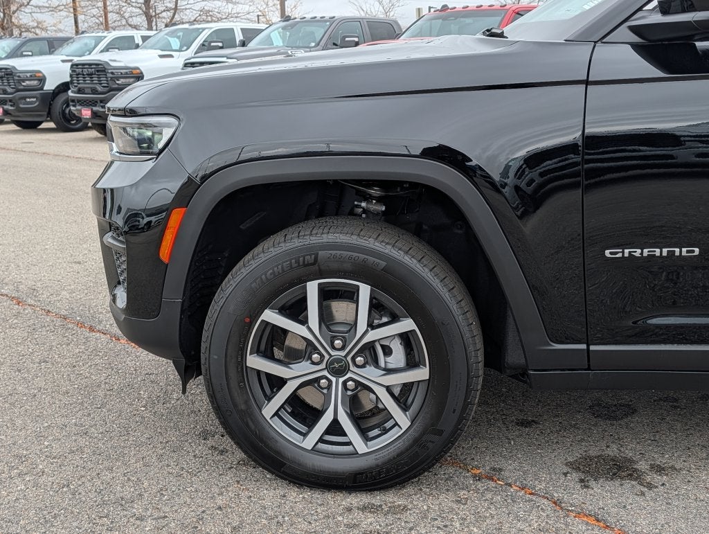 2027 Jeep Grand Cherokee LAREDO X 4X4