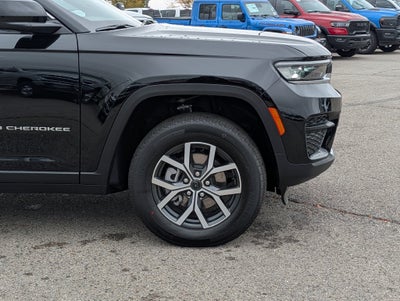 2027 Jeep Grand Cherokee LAREDO X 4X4