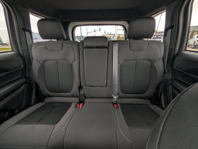 2027 Jeep Grand Cherokee LAREDO X 4X4