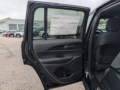 2027 Jeep Grand Cherokee LAREDO X 4X4