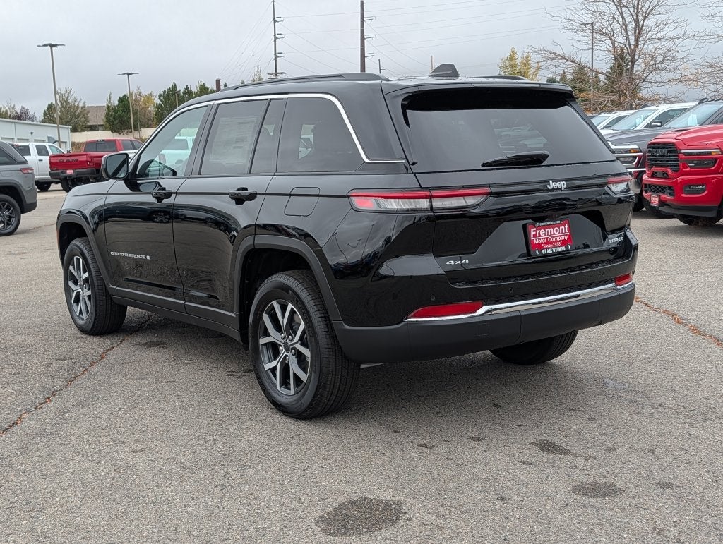 2027 Jeep Grand Cherokee LAREDO X 4X4