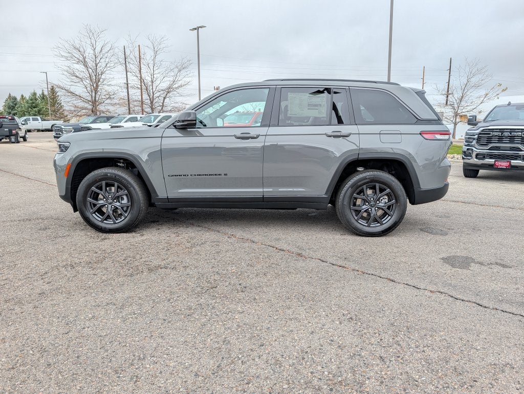 2027 Jeep Grand Cherokee LAREDO ALTITUDE 4X4