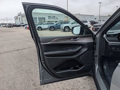 2027 Jeep Grand Cherokee LAREDO ALTITUDE 4X4