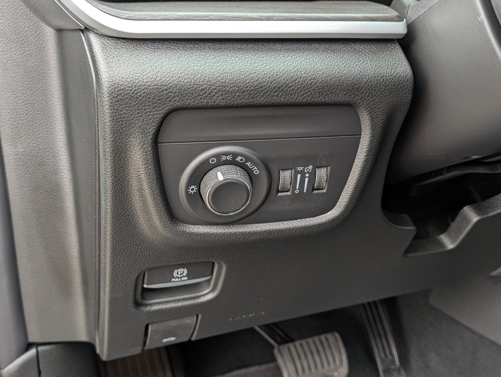 2027 Jeep Grand Cherokee LAREDO ALTITUDE 4X4