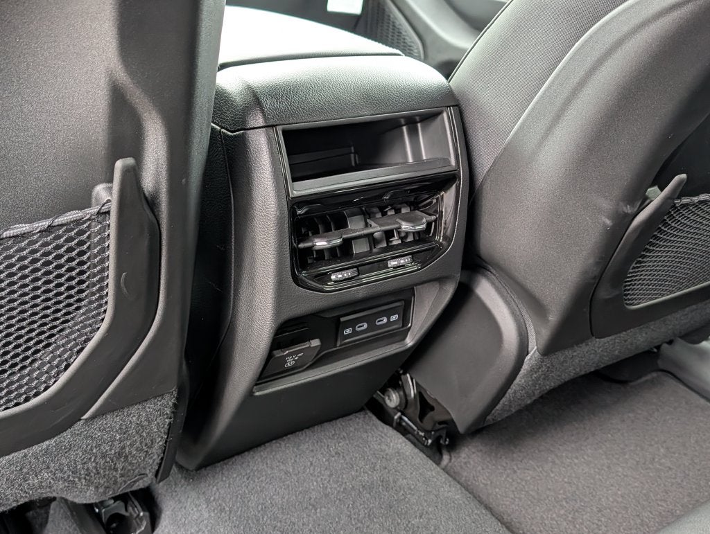 2027 Jeep Grand Cherokee LAREDO ALTITUDE 4X4