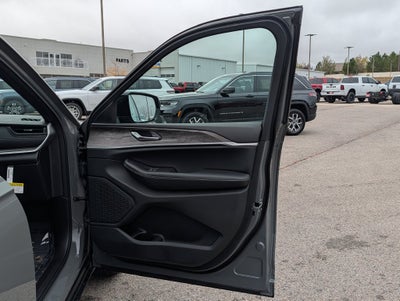 2027 Jeep Grand Cherokee LAREDO ALTITUDE 4X4