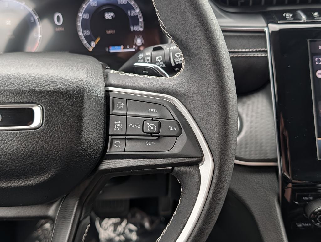 2023 Jeep Grand Cherokee L Laredo