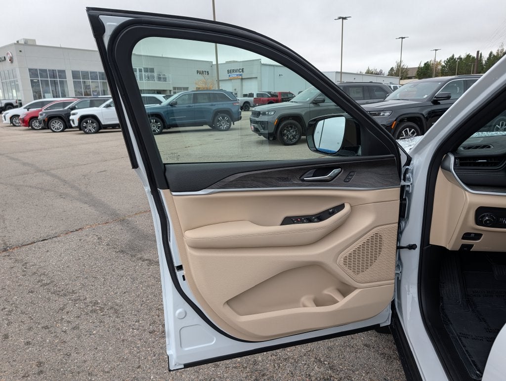 2027 Jeep Grand Cherokee L L LIMITED 4X4