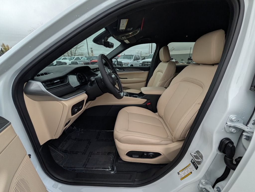 2027 Jeep Grand Cherokee L L LIMITED 4X4