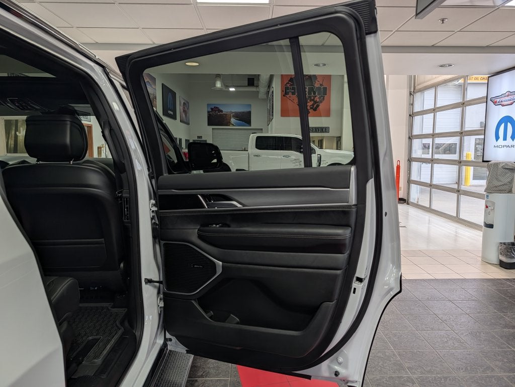 2026 Jeep Grand Wagoneer GRAND WAGONEER UPLAND 4X4