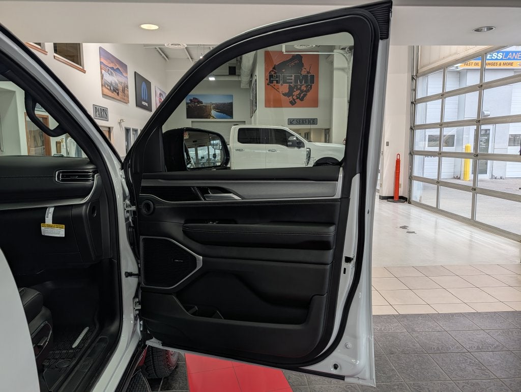 2026 Jeep Grand Wagoneer GRAND WAGONEER UPLAND 4X4