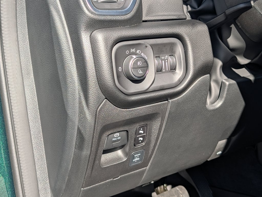 2027 RAM 1500 RAM 1500 BIG HORN CREW CAB 4X4 5'7' BOX
