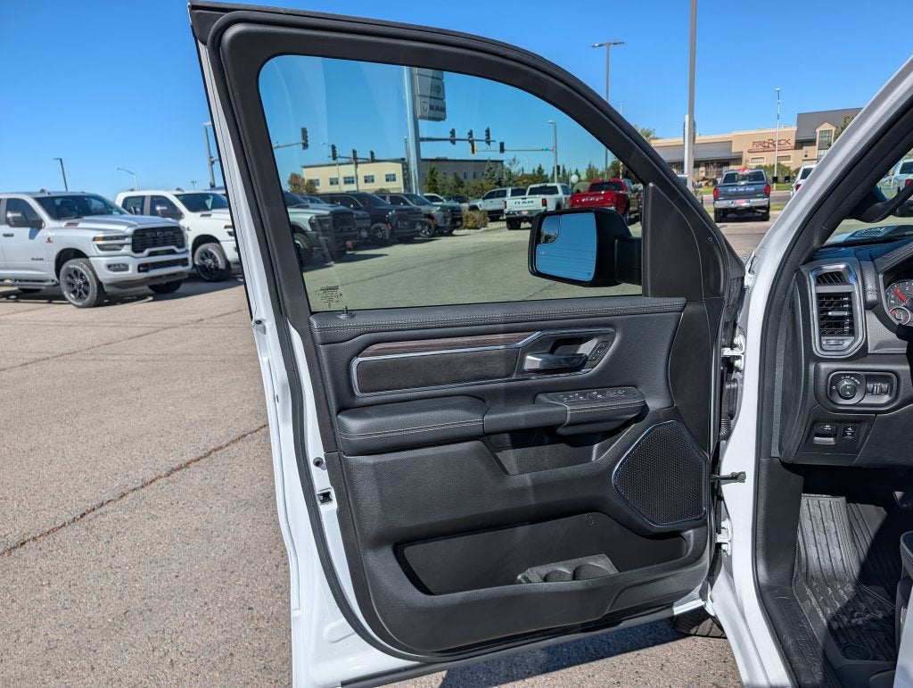 2027 RAM 1500 1500 LAIE CREW CAB 4X4 5'7' BOX