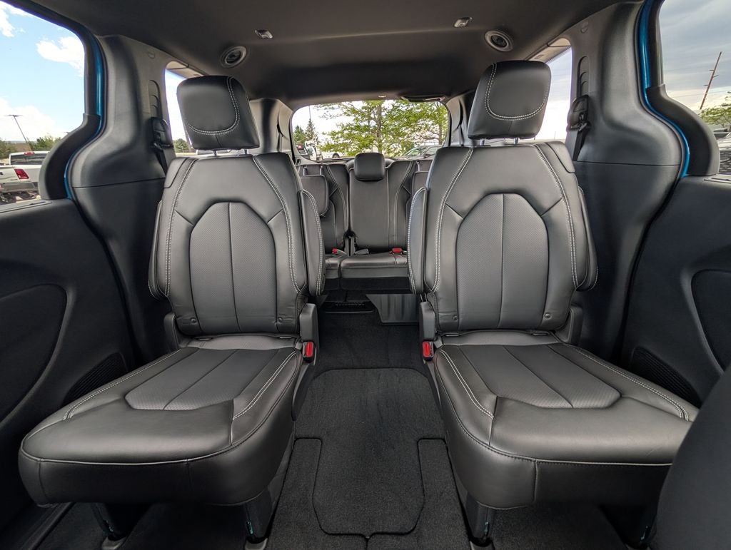 2027 Chrysler Pacifica Select
