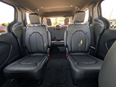 2027 Chrysler Pacifica Select AWD
