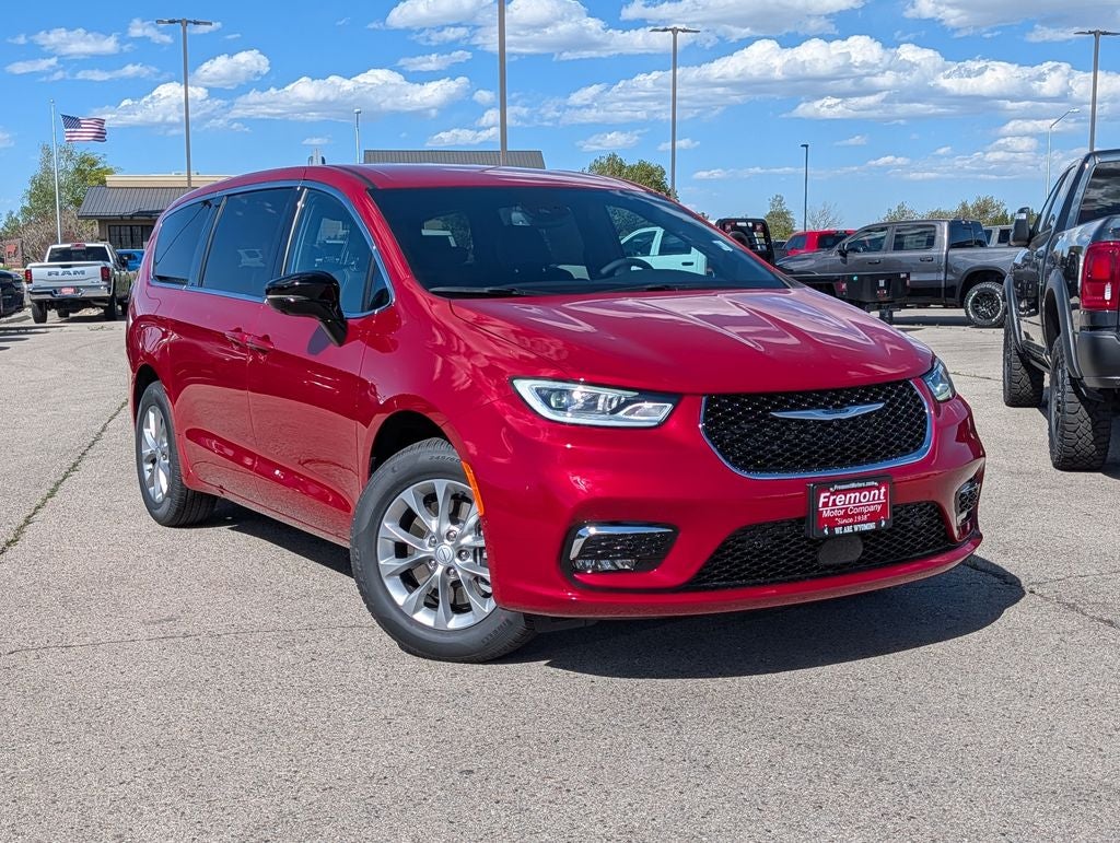 2026 Chrysler Pacifica Select AWD's photo