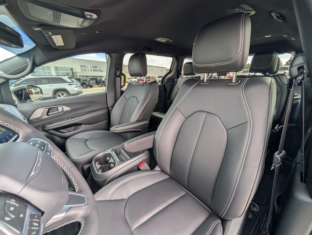 2027 Chrysler Pacifica Select AWD