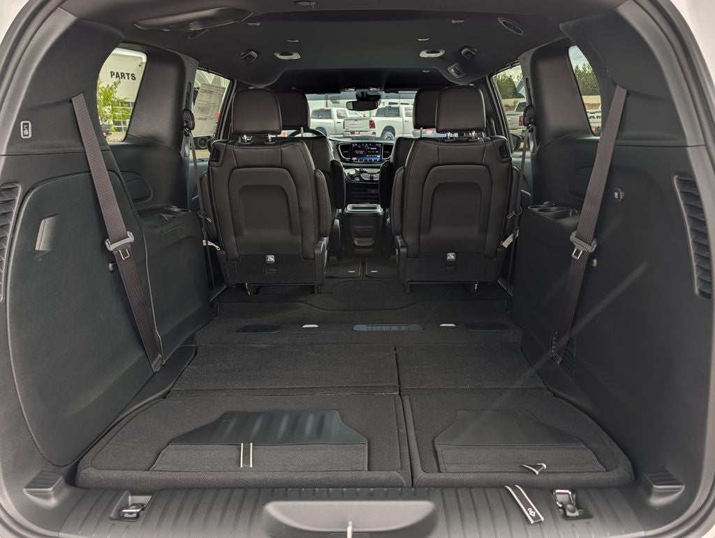 2027 Chrysler Pacifica Select AWD