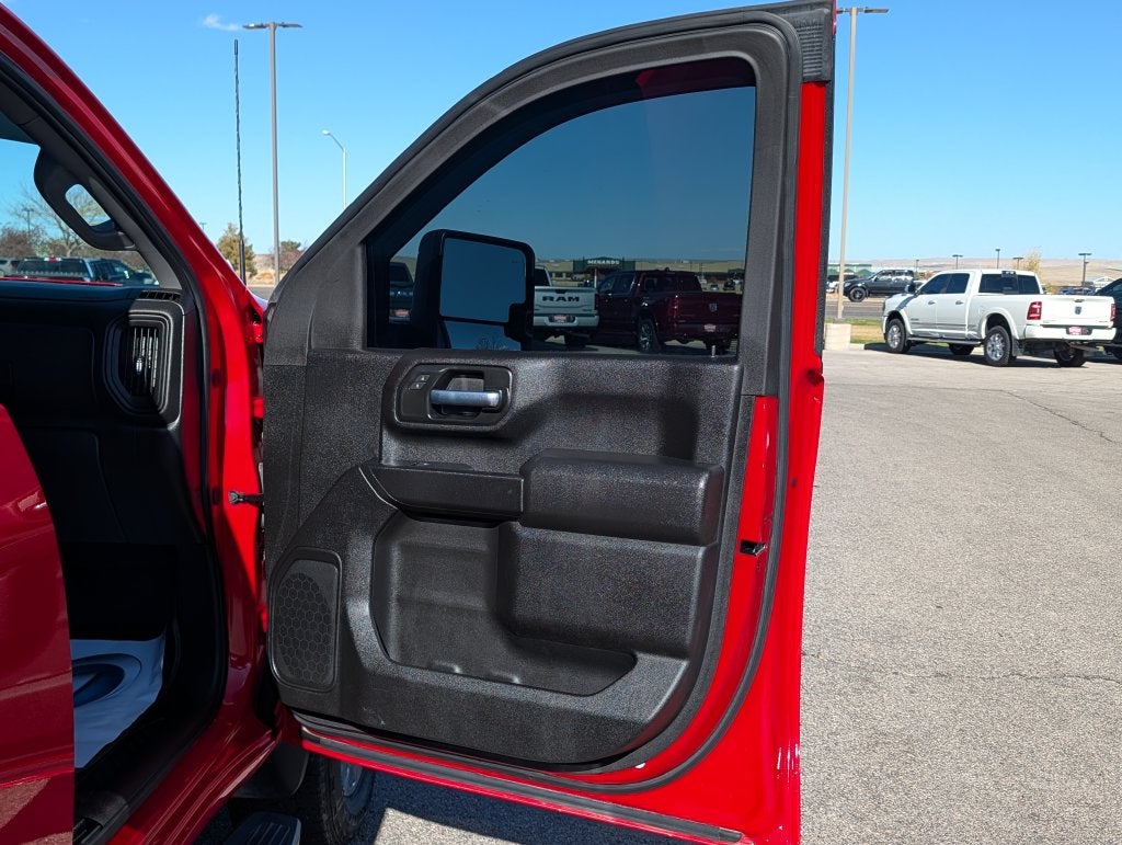 2025 Chevrolet Silverado 2500HD 4WD Crew Cab Standard Bed Custom