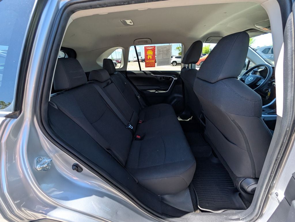 2020 Toyota RAV4 LE