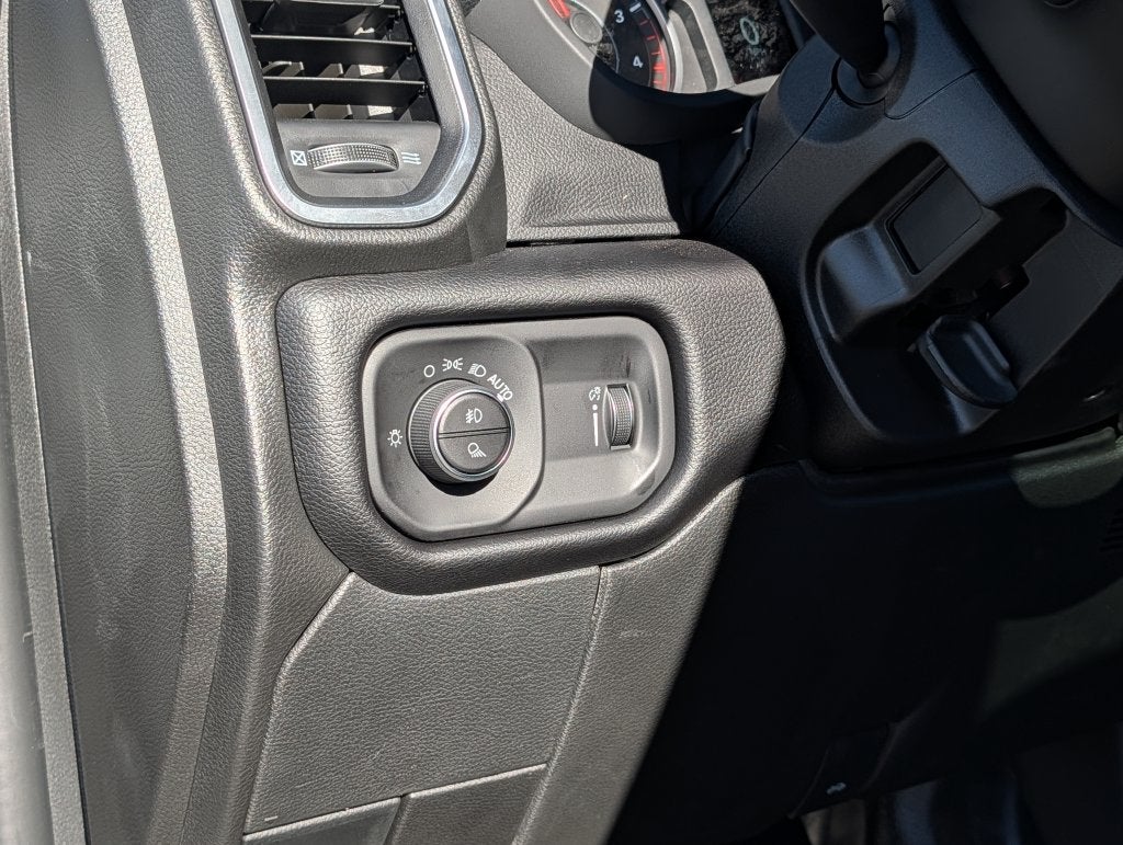 2027 RAM 3500 RAM 3500 BIG HORN CREW CAB 4X4 8' BOX