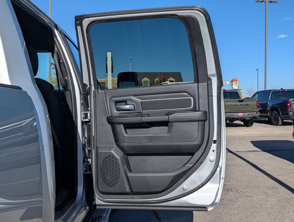 2027 RAM 3500 RAM 3500 BIG HORN CREW CAB 4X4 8' BOX
