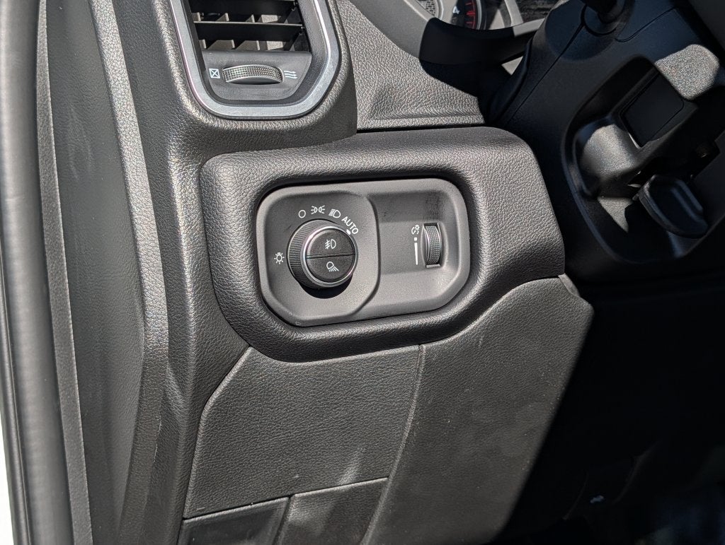 2027 RAM 3500 3500 BIG HORN CREW CAB 4X4 8' BOX