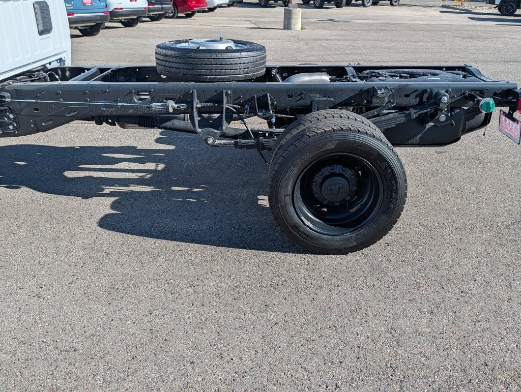 2027 RAM 5500 5500 TRADESMAN CHASSIS CREW CAB 4X4 84' CA