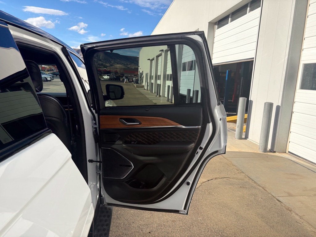 2023 Jeep Grand Cherokee Summit Reserve