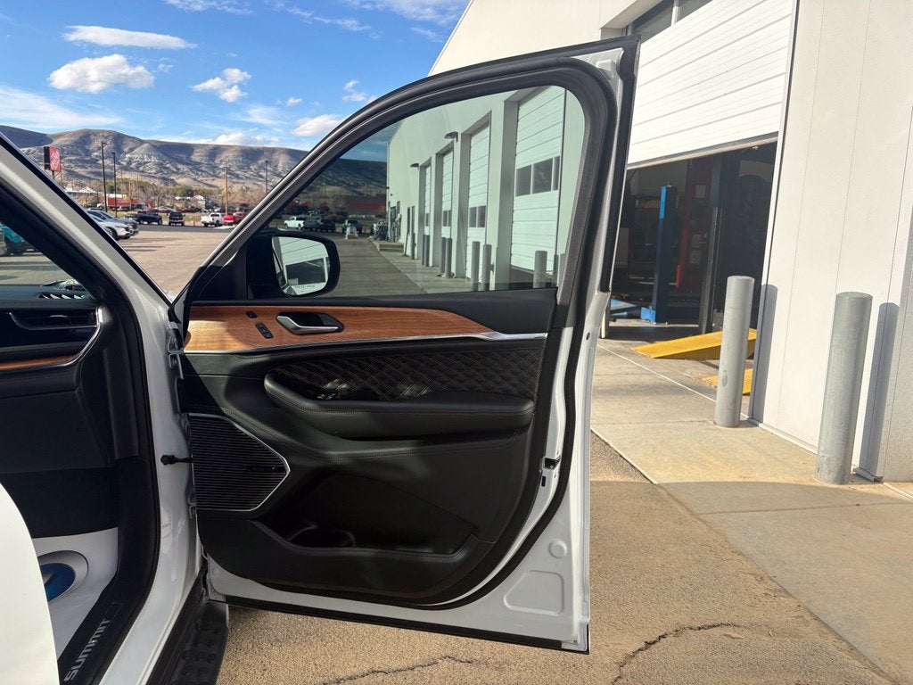 2023 Jeep Grand Cherokee Summit Reserve