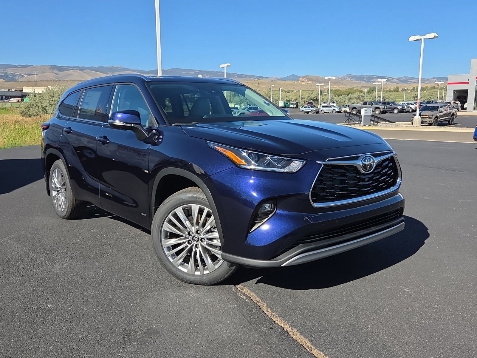 2026 Toyota Highlander Hybrid Platinum