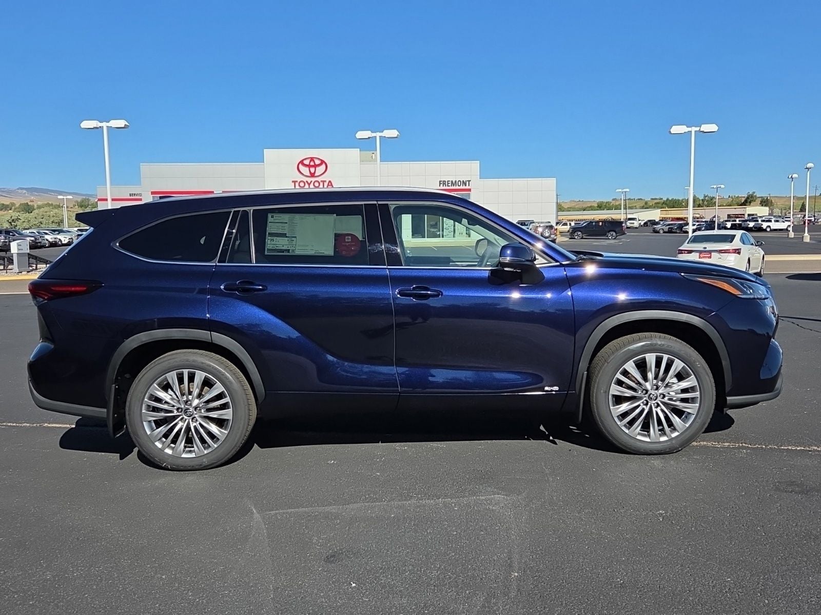 2026 Toyota Highlander Hybrid Platinum