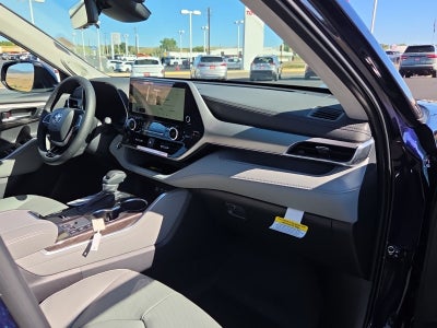 2026 Toyota Highlander Hybrid Platinum
