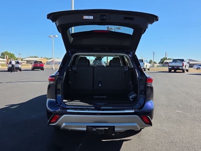 2026 Toyota Highlander Hybrid Platinum