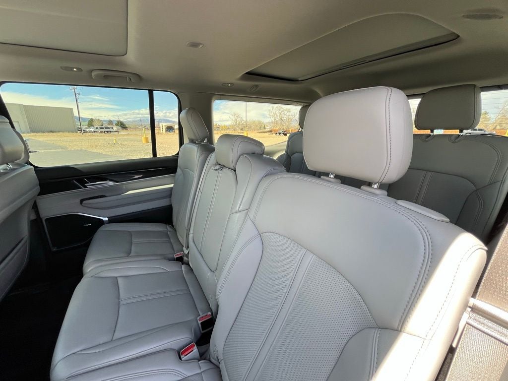 2023 Jeep Wagoneer Base 4x4