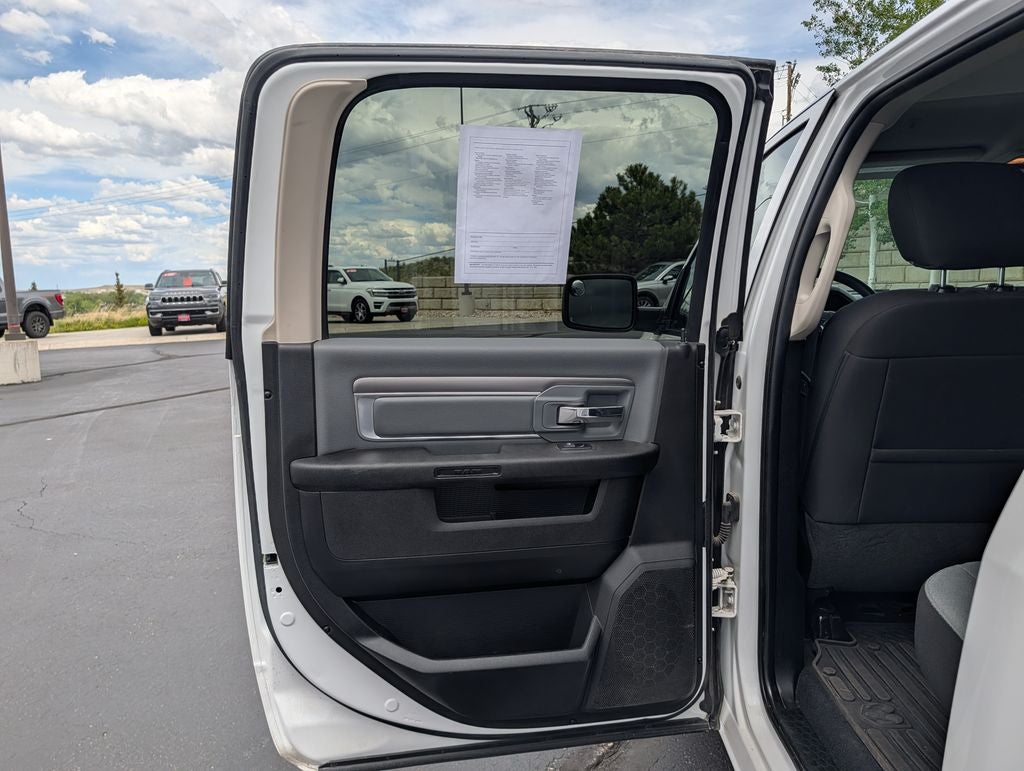 2022 RAM 1500 Classic SLT 4X4