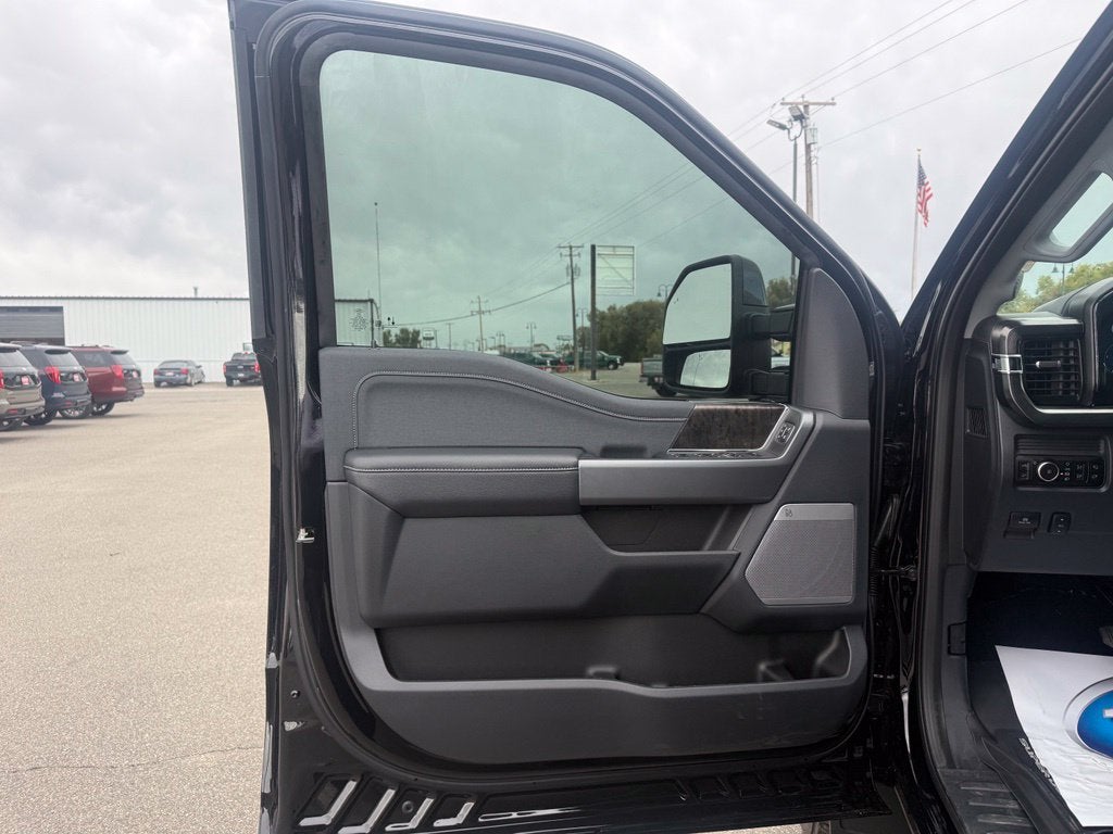 2027 Ford F-350SD Lariat DRW
