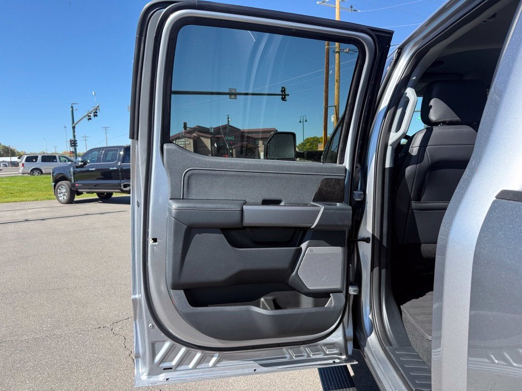 2027 Ford F-350SD Lariat DRW