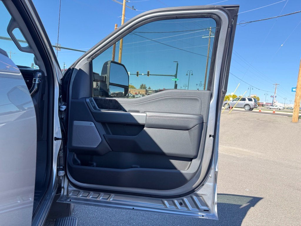 2027 Ford F-350SD Lariat DRW