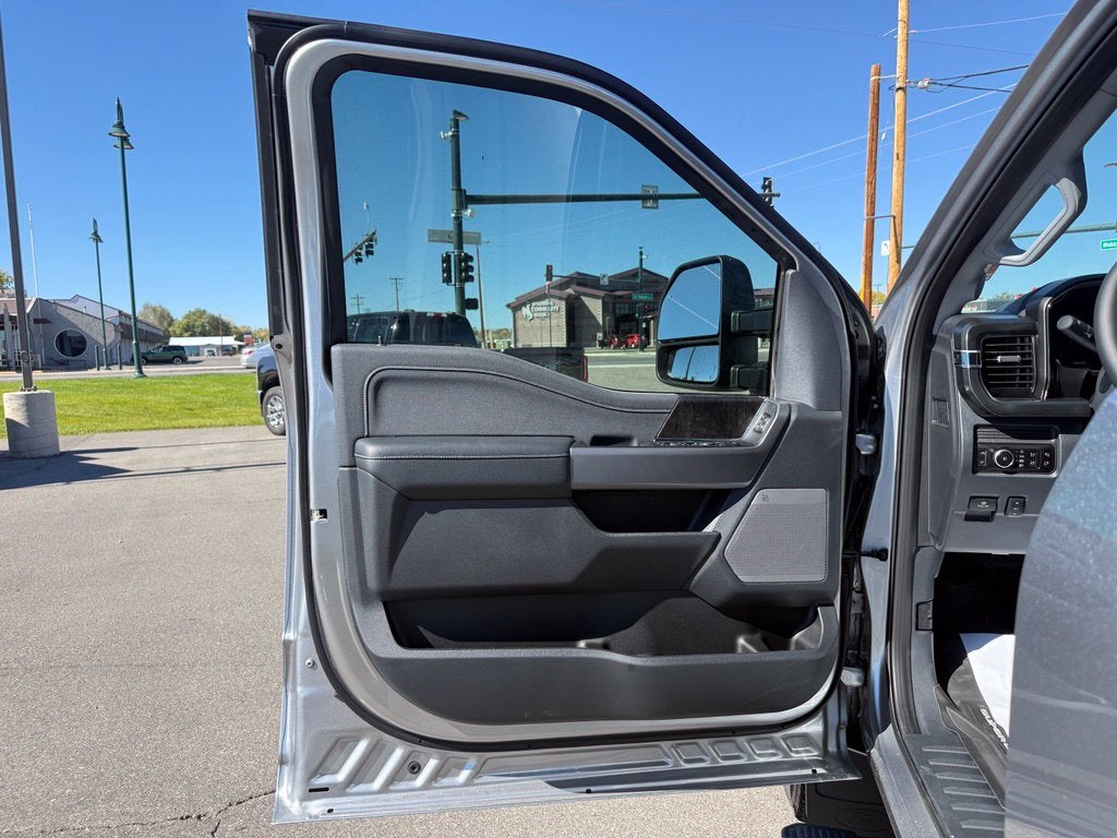 2027 Ford F-350SD Lariat DRW
