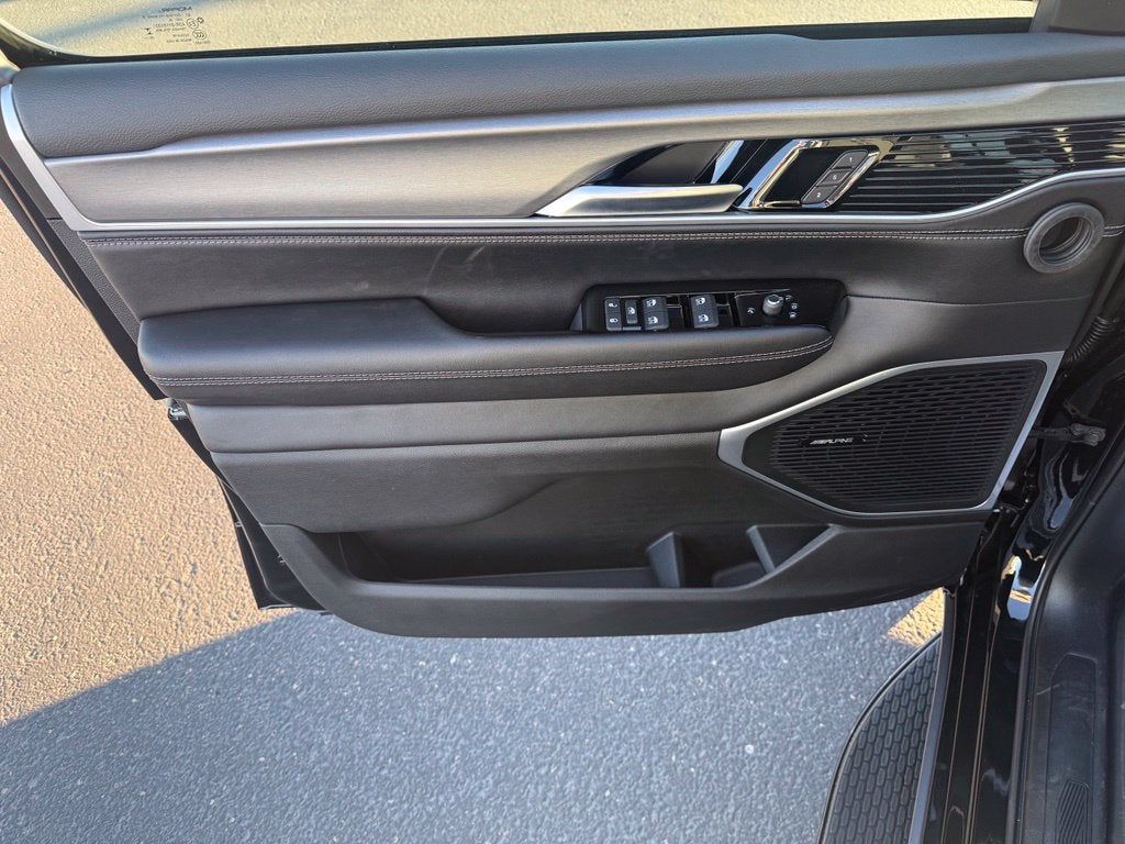 2027 Jeep Grand Wagoneer Base