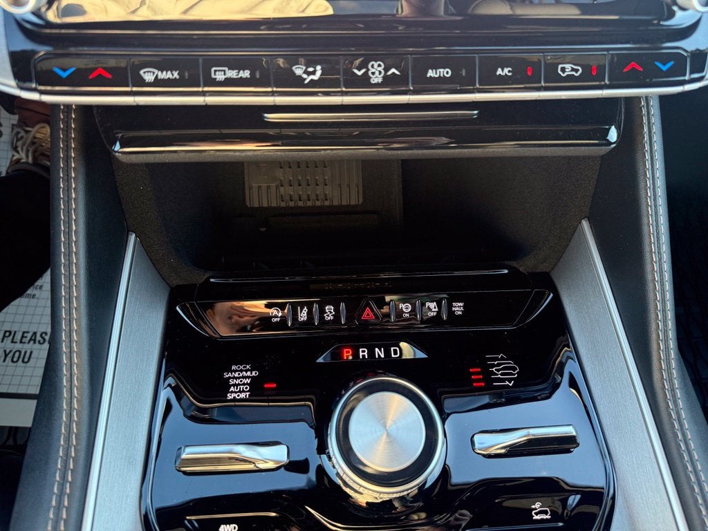 2027 Jeep Grand Wagoneer Base
