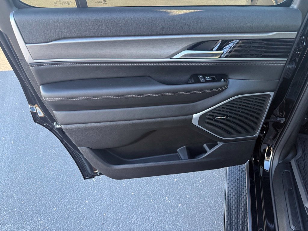 2027 Jeep Grand Wagoneer Base