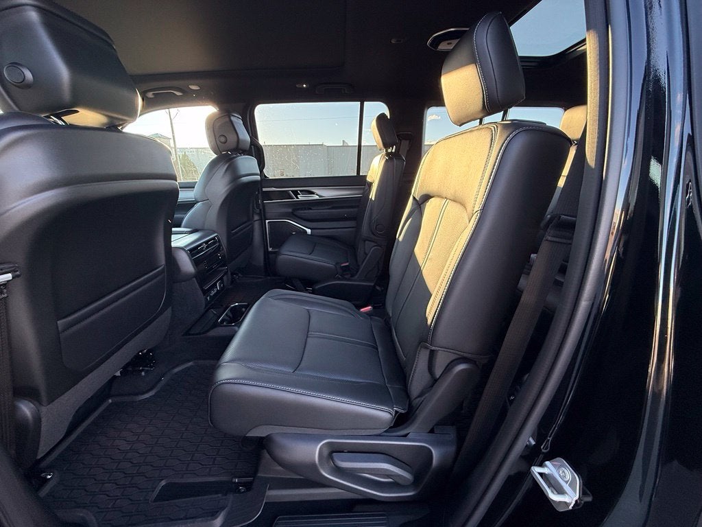 2027 Jeep Grand Wagoneer Base