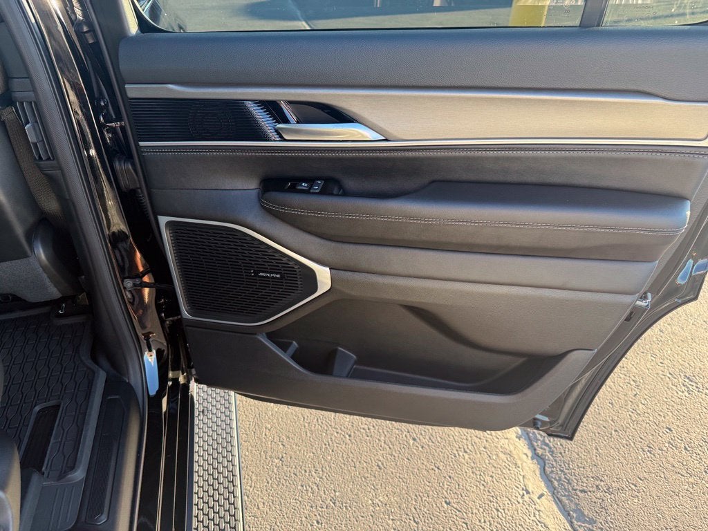 2027 Jeep Grand Wagoneer Base
