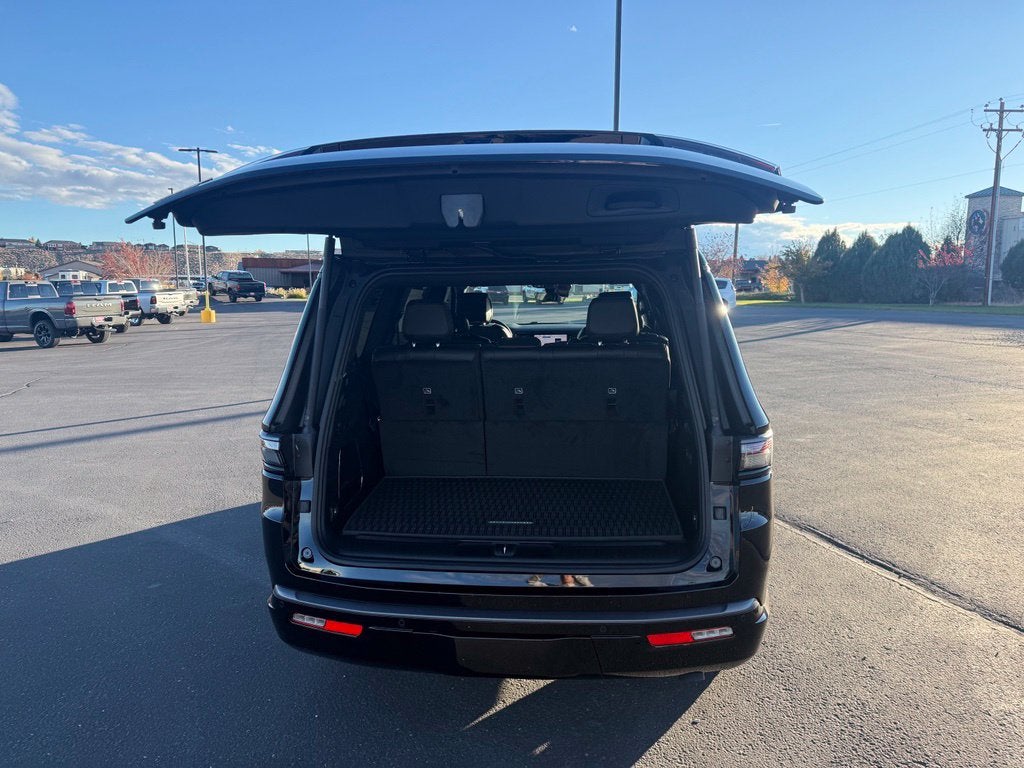 2027 Jeep Grand Wagoneer Base